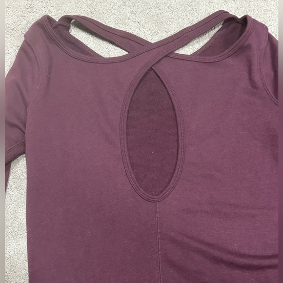 Old navy active wear long sleeve - Picture 3 of 3